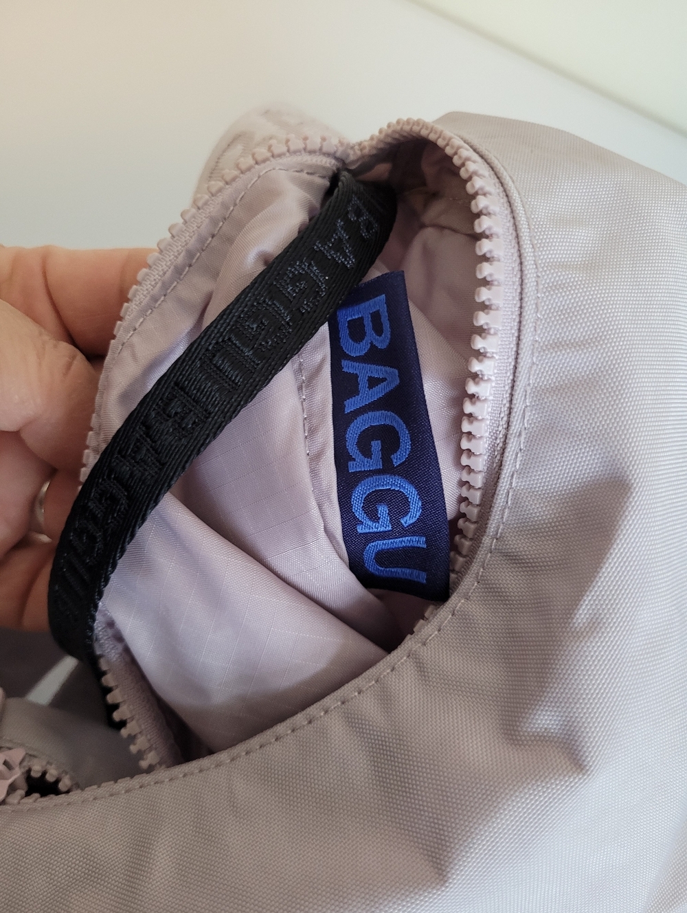BAGGU Dusty Pink Small Crescent Crossbody or Shoulder Bag - Picture 10 of 11